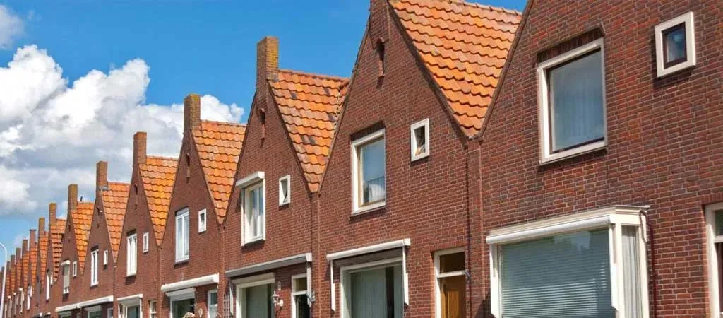 Why Do Dutch Houses Share a Uniform Look?